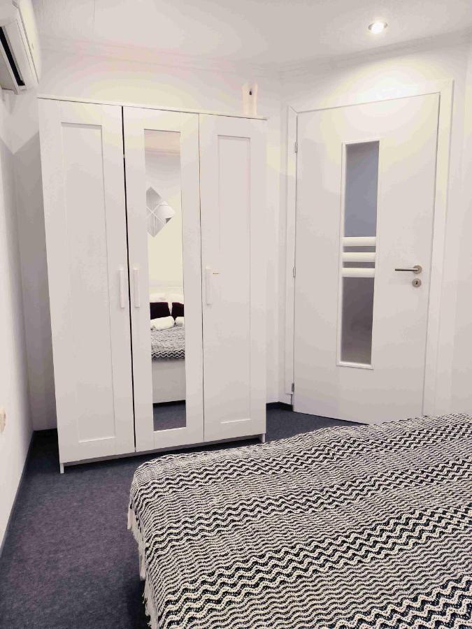 Baky House Lägenhet Balatonlelle Exteriör bild