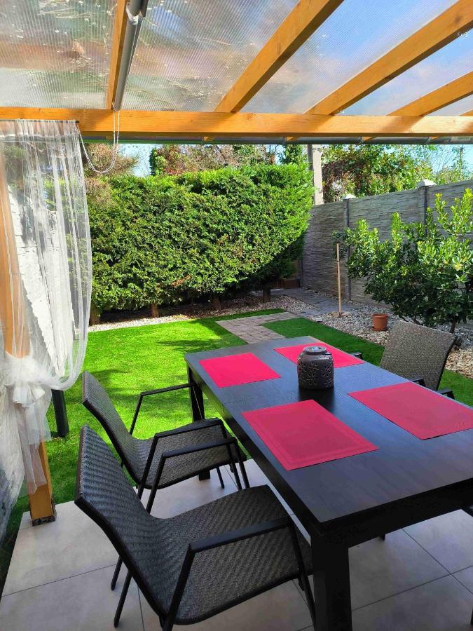 Baky House Lägenhet Balatonlelle Exteriör bild