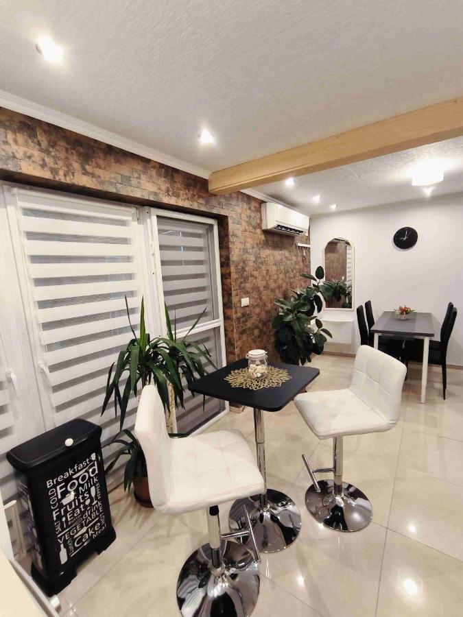 Baky House Lägenhet Balatonlelle Exteriör bild